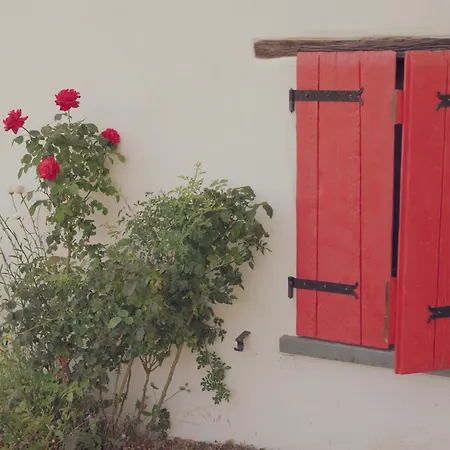 Casetta Dalle Finestre Rosse