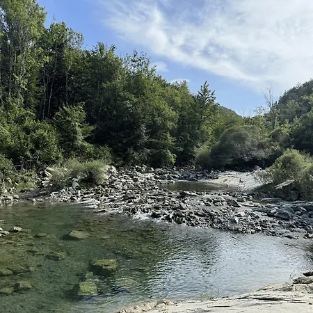 Casetta Dalle Finestre Rosse Daire Bedonia